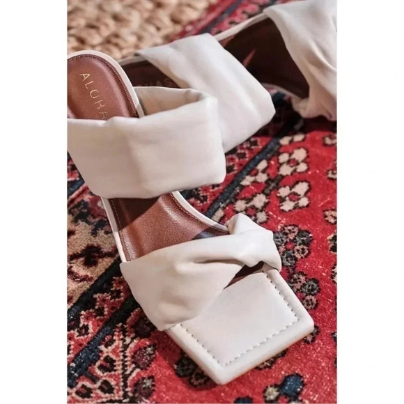 New Free People Alohas Natasha Puffy Mule Heels Sandals White US 6.5 / EUR 37 - Picture 13 of 14